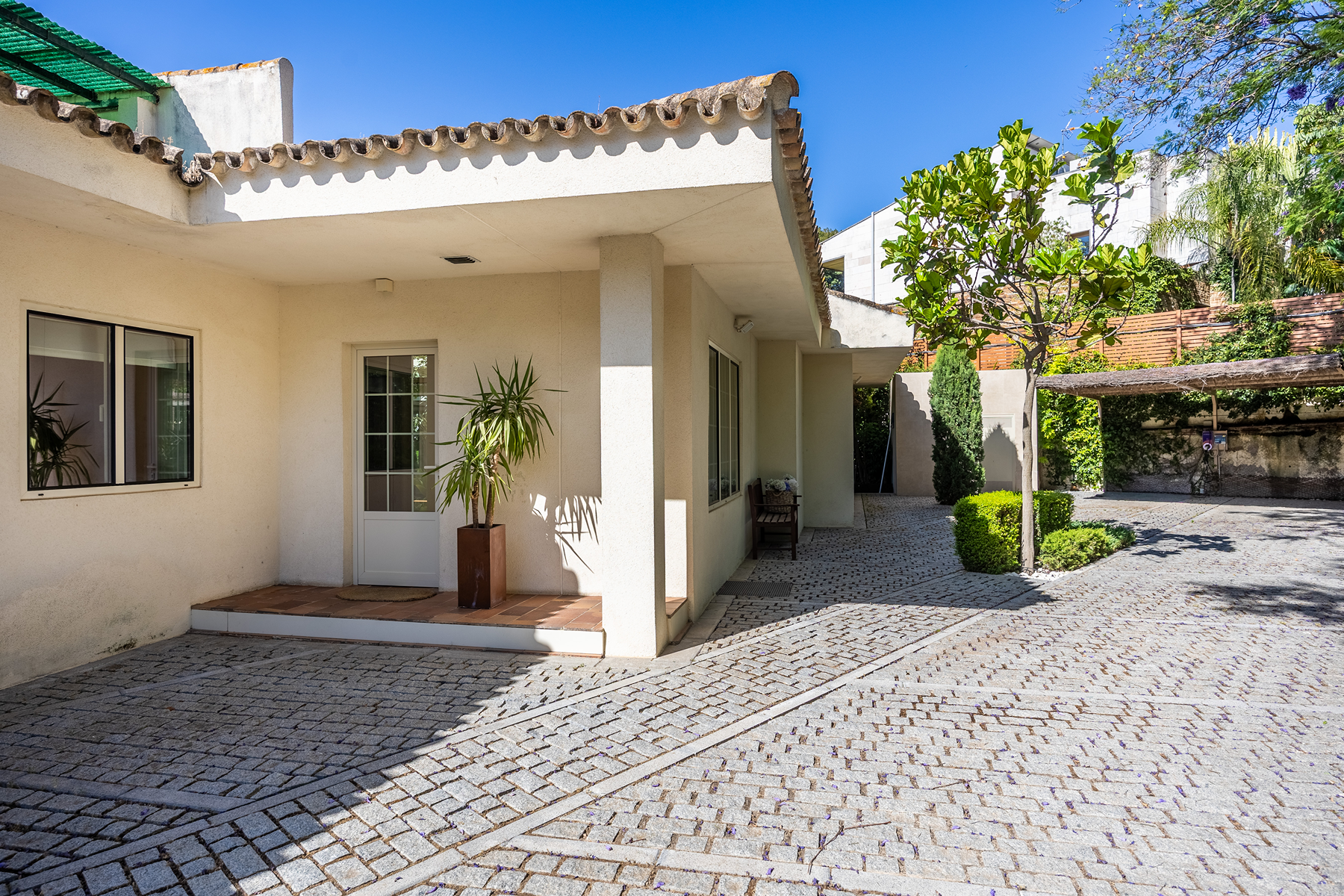  Designer detached house with pool in private development - 物件實景