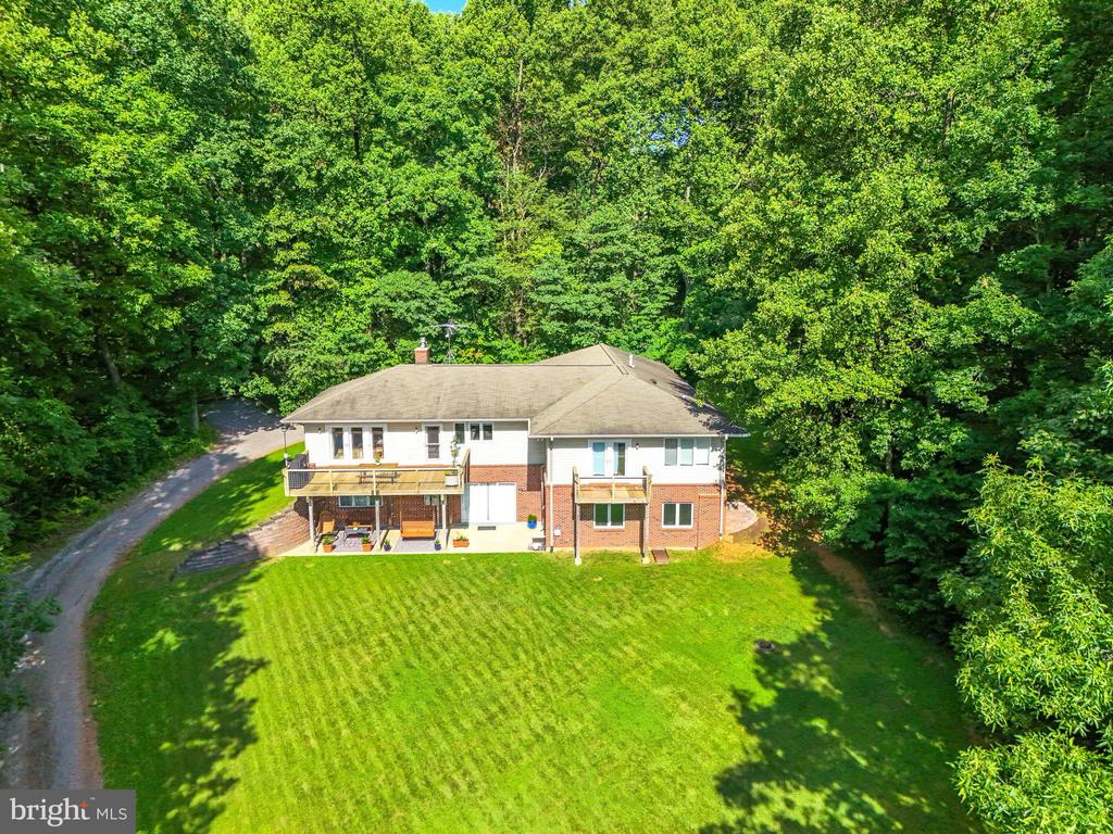 Chester Gap, Virginia, 22623, United States, 4 Bedrooms Bedrooms, ,4 BathroomsBathrooms,Residential,For Sale,1980820