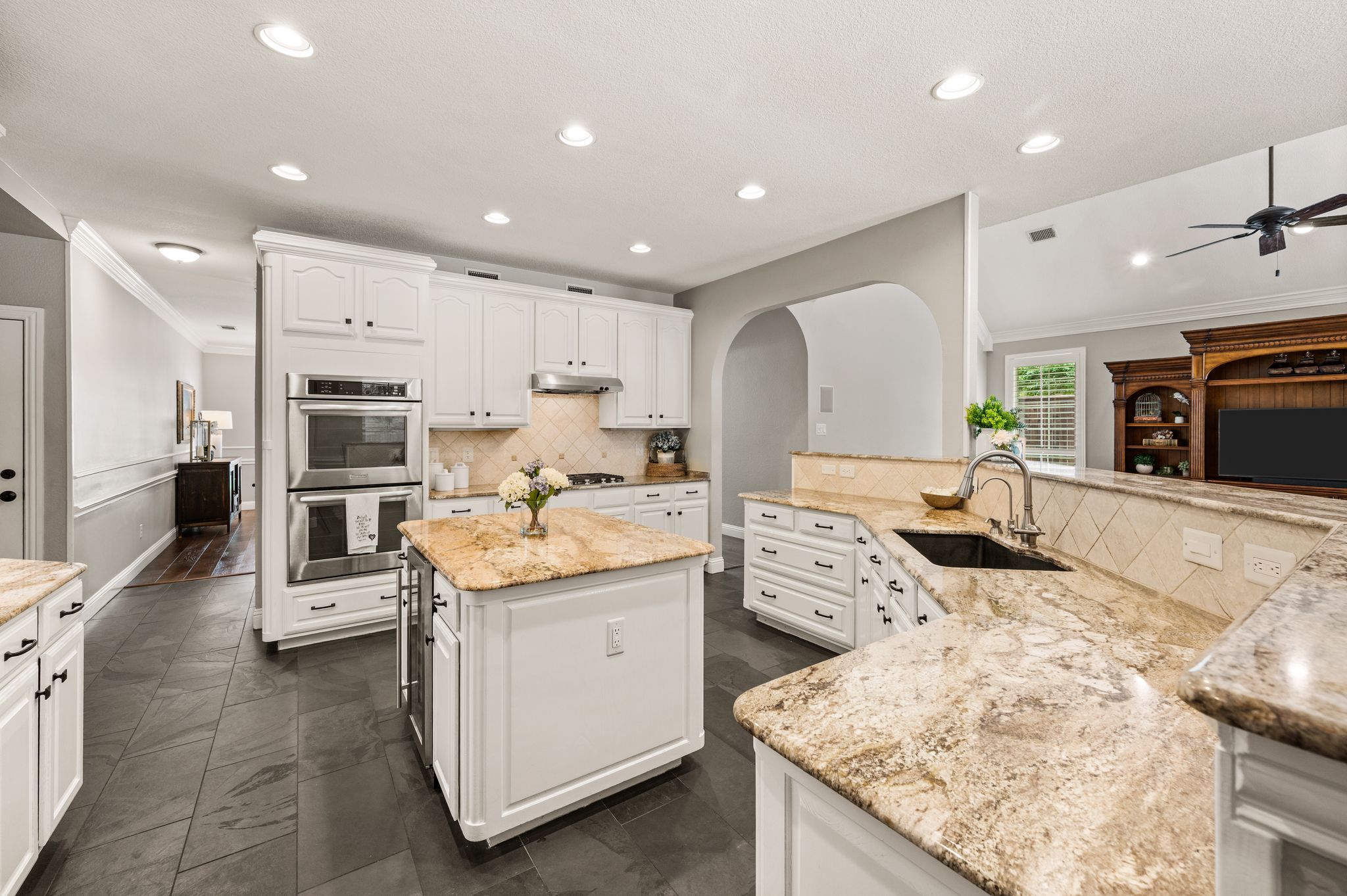  Timeless Elegance on Nearly Half an Acre in Prestigious Southlake Hills - 物件實景