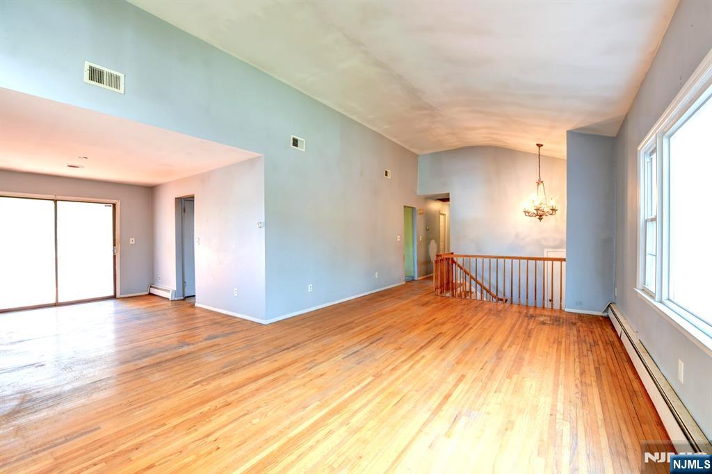 Ramsey, New Jersey, 07446, United States, 3 Bedrooms Bedrooms, ,3 BathroomsBathrooms,Residential,For Sale,1972690
