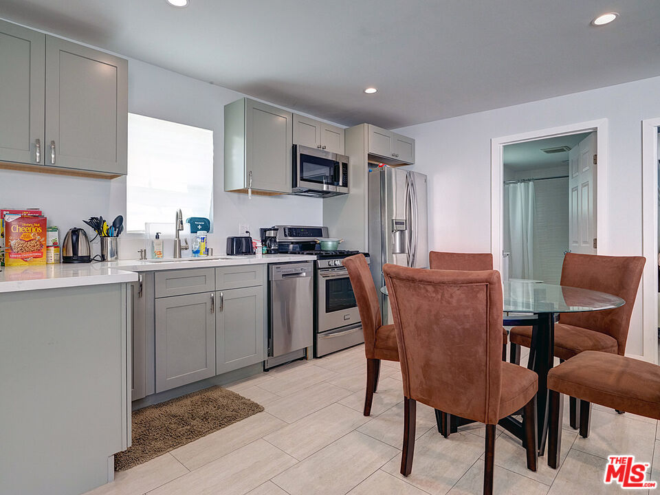 Los Angeles, California, 90019, United States, 4 Bedrooms Bedrooms, ,3 BathroomsBathrooms,Residential,For Sale,1924996