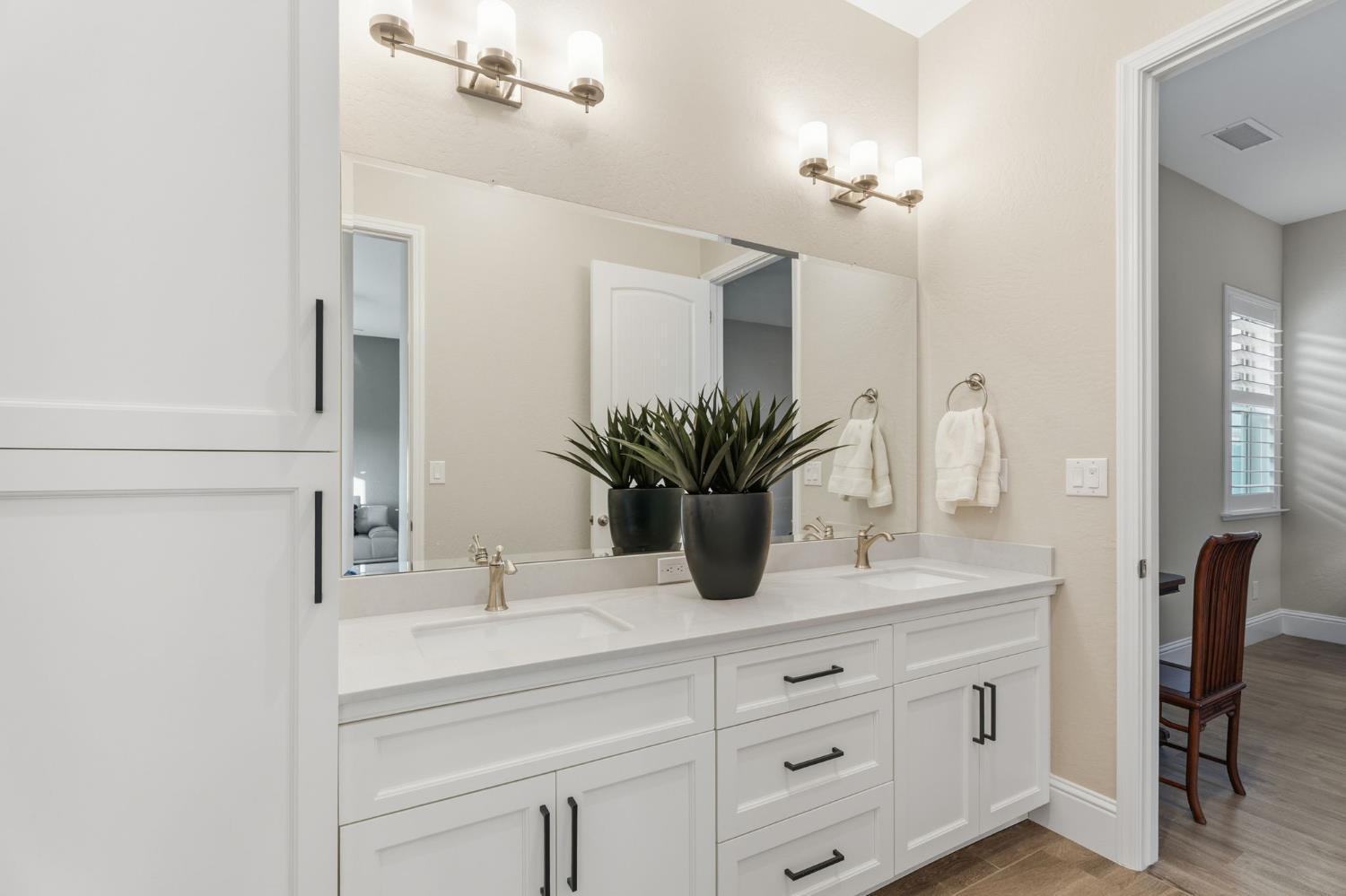 Clovis, California, 93619, United States, 4 Bedrooms Bedrooms, ,4 BathroomsBathrooms,Residential,For Sale,2010816