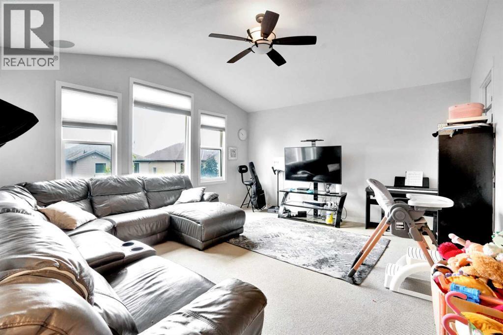 CALGARY, Alberta, T2X 0J7, CA, 3 Bedrooms Bedrooms, ,2 BathroomsBathrooms,Residential,For Sale,1947364