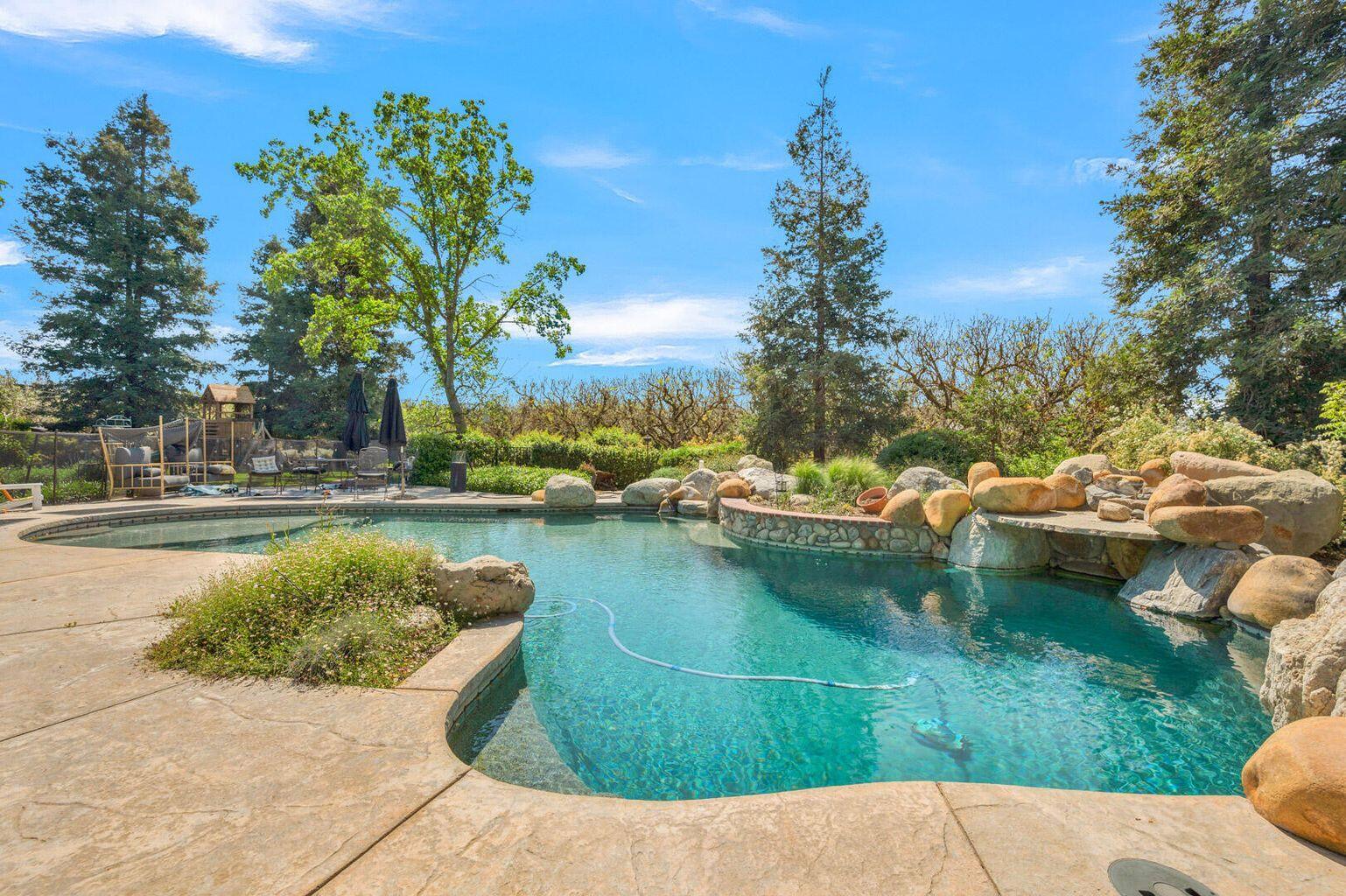 Exeter, California, 93221, United States, 4 Bedrooms Bedrooms, ,5 BathroomsBathrooms,Residential,For Sale,1981903