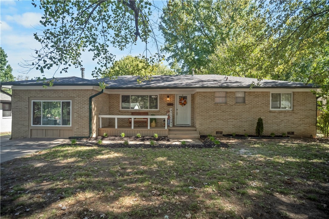Lawndale Dr, Springdale, AR 72764