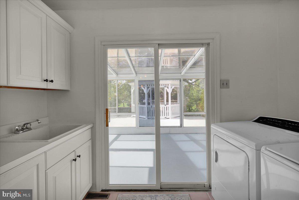 Lebanon, Pennsylvania, 17042, United States, 5 Bedrooms Bedrooms, ,4 BathroomsBathrooms,Residential,For Sale,1965418