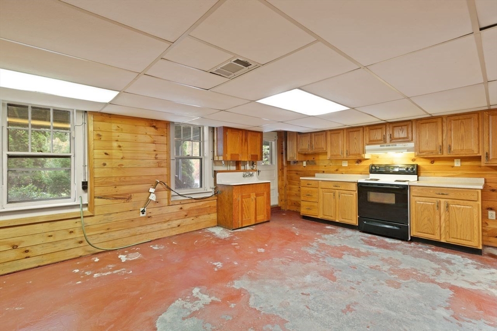 Wareham, Massachusetts, 02571, United States, 5 Bedrooms Bedrooms, ,3 BathroomsBathrooms,Residential,For Sale,1987680