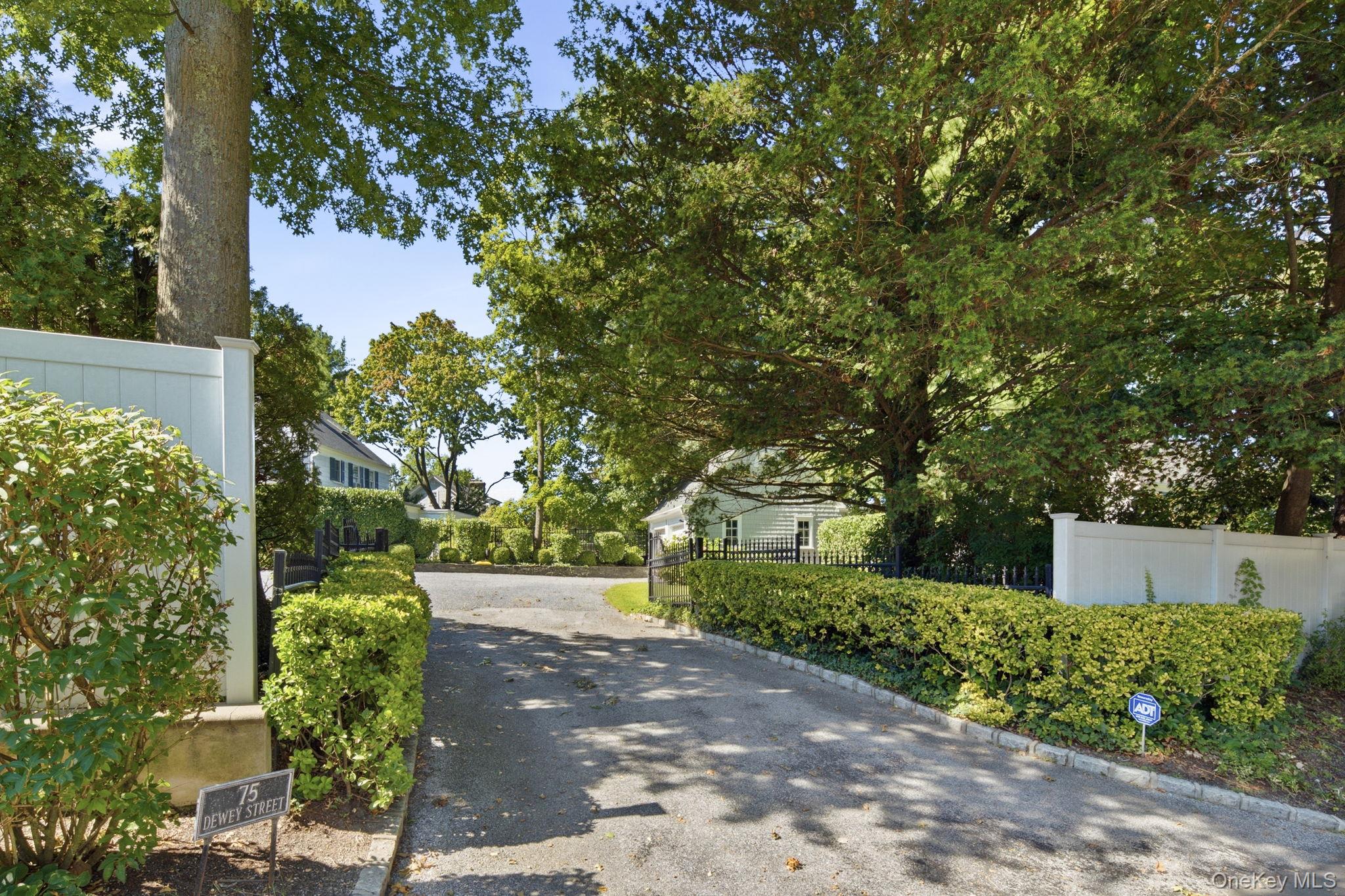  75 Dewey Street, Huntington, NY, 11743 - 物件實景