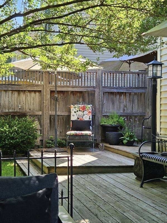 Uxbridge, Massachusetts, 01569, United States, 2 Bedrooms Bedrooms, ,2 BathroomsBathrooms,Residential,For Sale,2006333