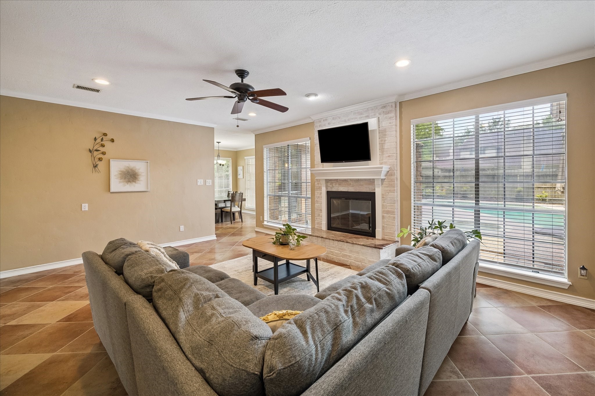  2919 Forest Garden Drive - 物件實景