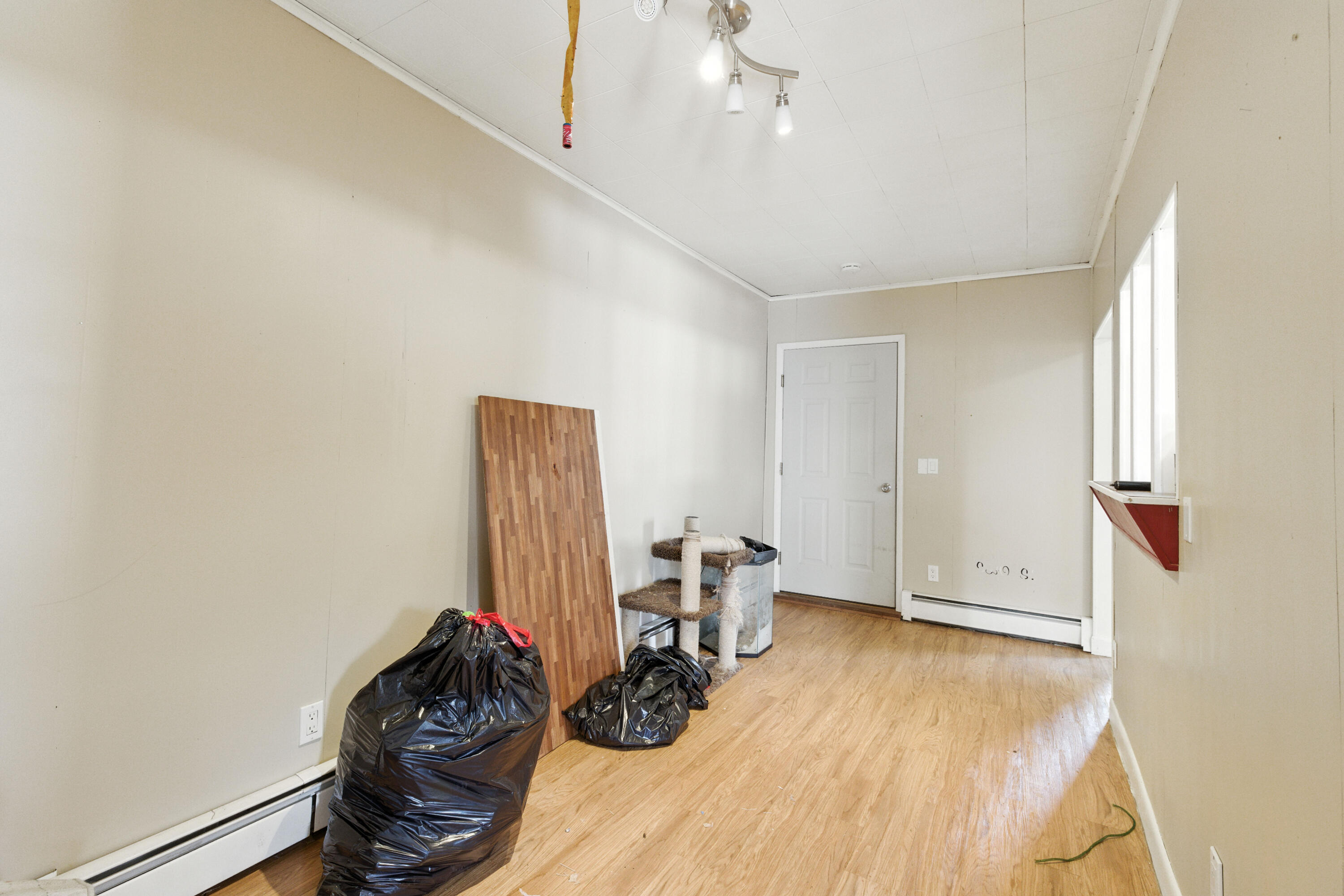 Biddeford, Maine, 04005, United States, ,4 BathroomsBathrooms,Residential,For Sale,1933141