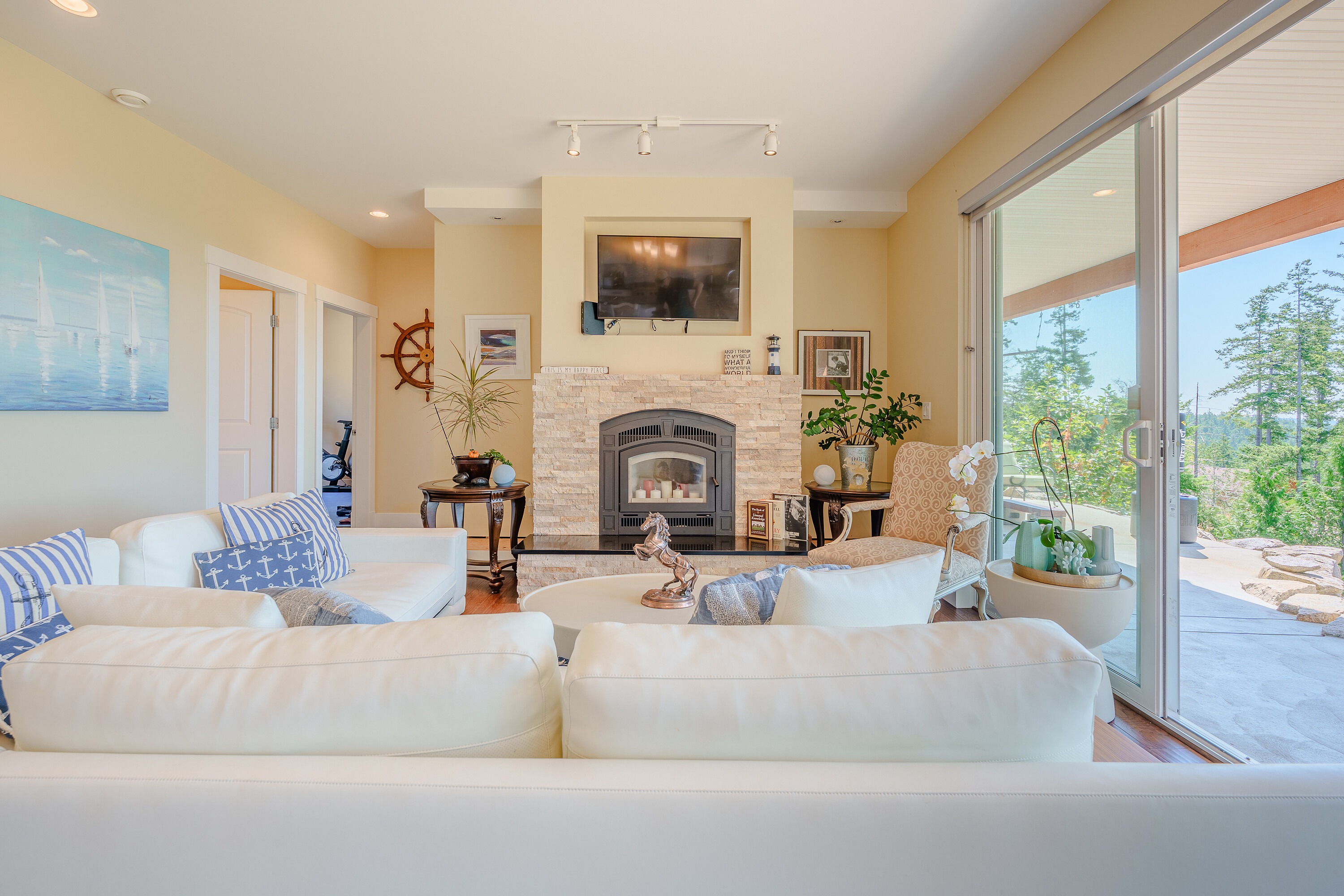  Custom Built Home on Acreage - 物件實景