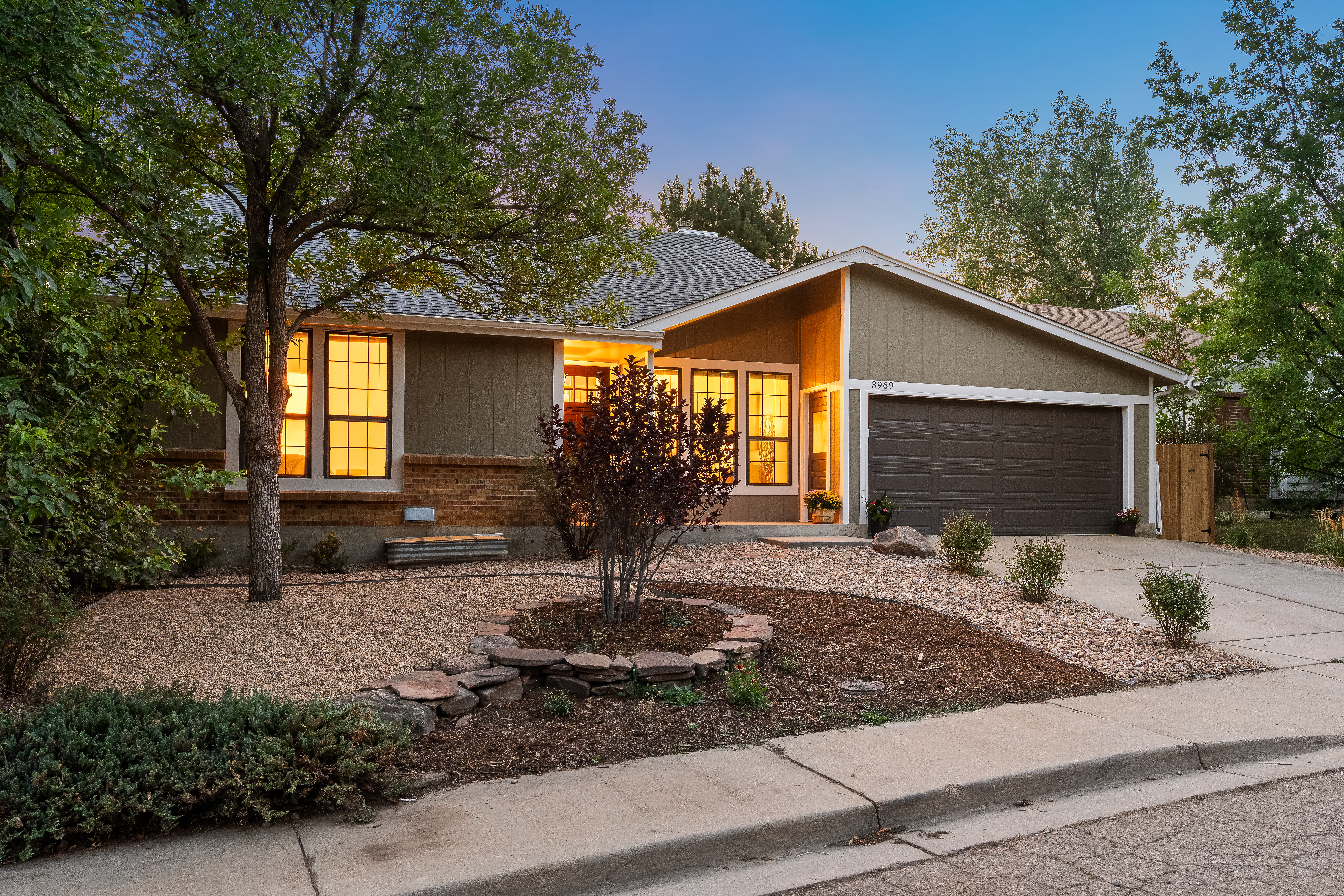  Completely reimagined, refreshed, and ready, this charming home on quiet street - 物件實景