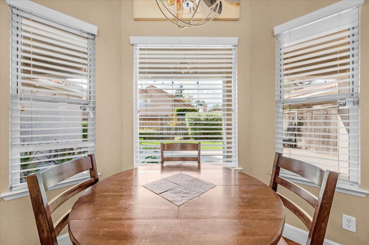 Fresno, California, 93720, United States, 5 Bedrooms Bedrooms, ,3 BathroomsBathrooms,Residential,For Sale,1981916