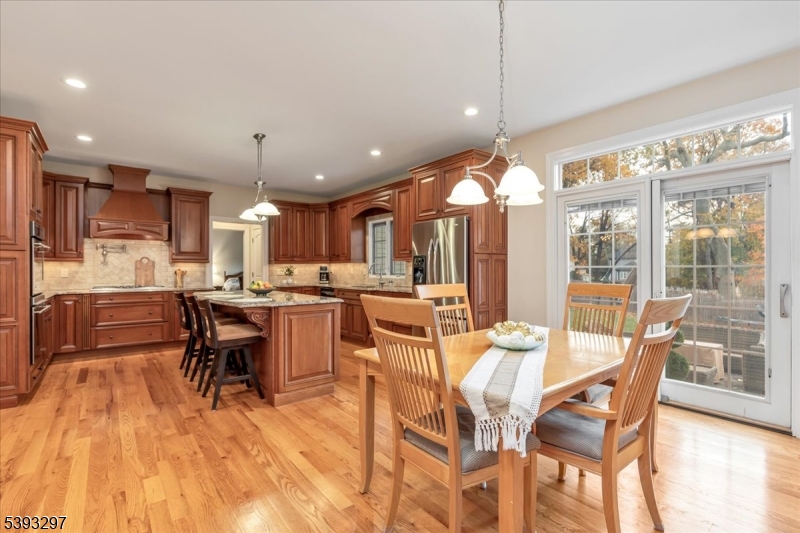 Edison Twp., New Jersey, 08820, United States, 5 Bedrooms Bedrooms, ,4 BathroomsBathrooms,Residential,For Sale,1989591