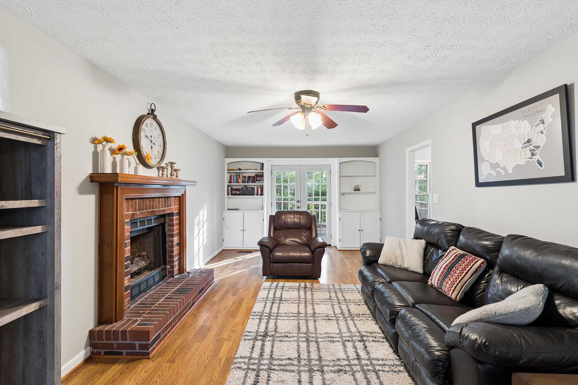  Tree-Lined Traditional in Sought-After Brookwood School District - 物件實景