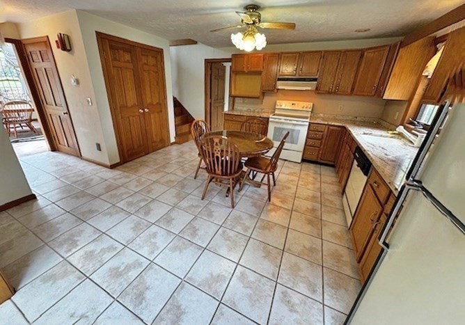 Sutton, Massachusetts, 01590, United States, 3 Bedrooms Bedrooms, ,3 BathroomsBathrooms,Residential,For Sale,1977075