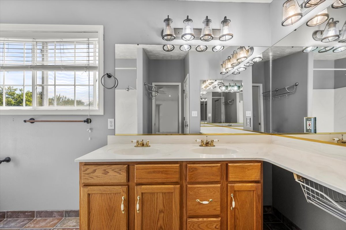 Caldwell, Idaho, 83605, United States, 4 Bedrooms Bedrooms, ,3 BathroomsBathrooms,Residential,For Sale,1938152
