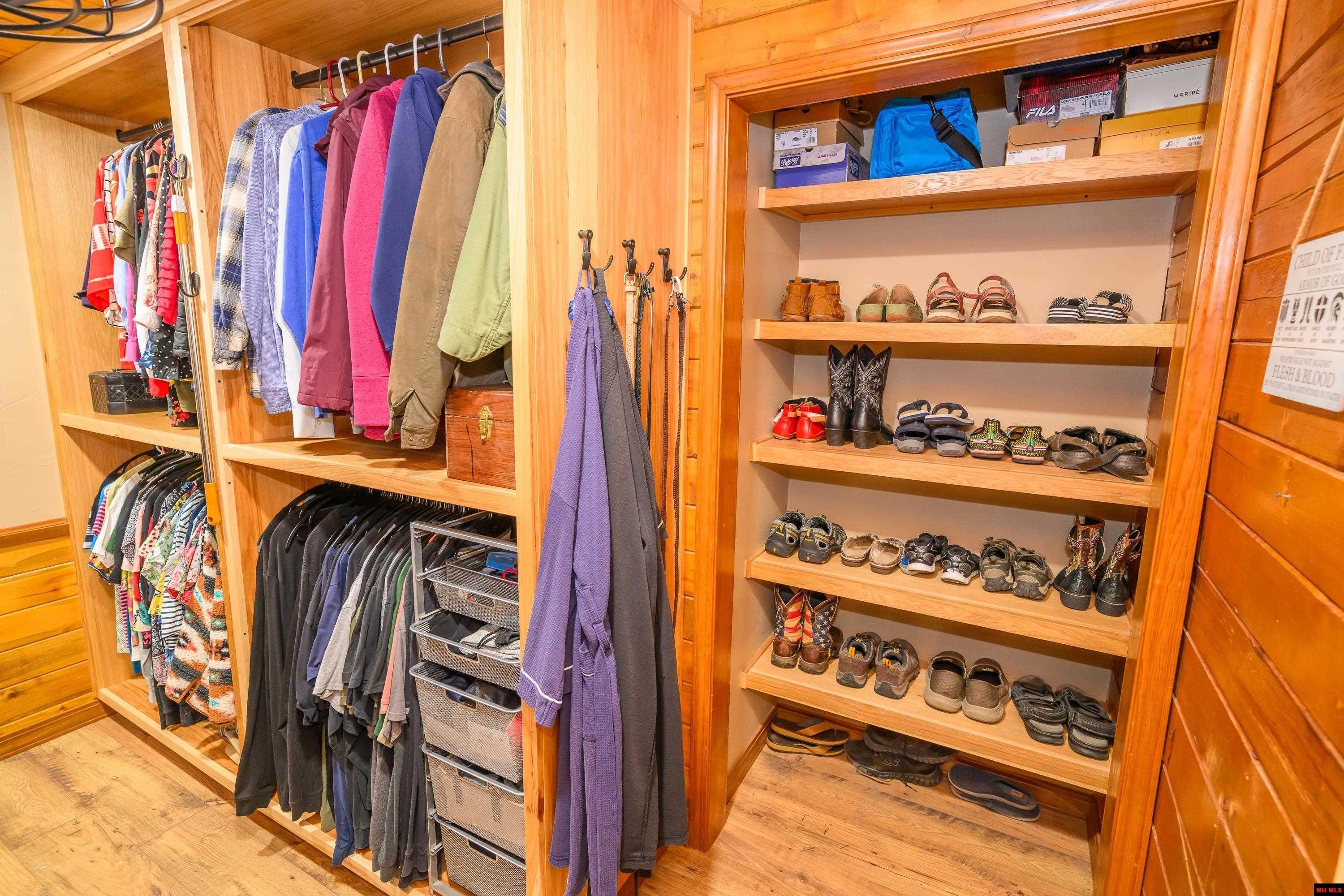 Mountain Home, Arkansas, 72653, United States, 2 Bedrooms Bedrooms, ,3 BathroomsBathrooms,Residential,For Sale,2009104