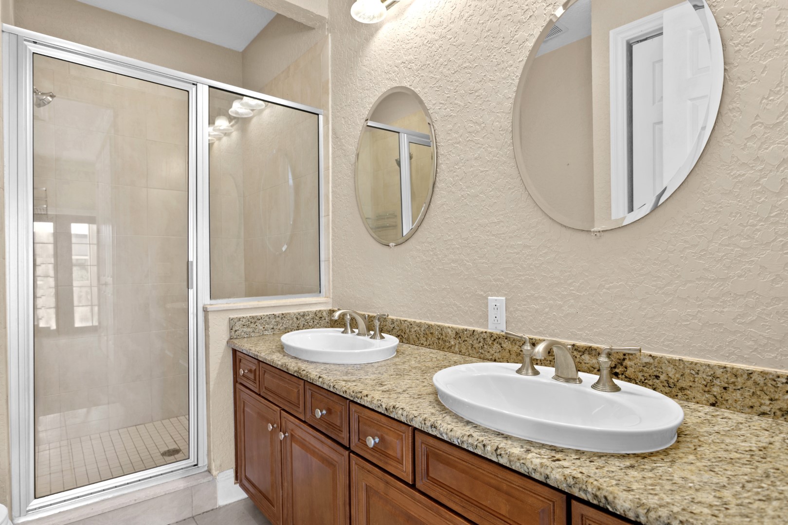 Tampa, Florida, 33606, United States, 3 Bedrooms Bedrooms, ,3 BathroomsBathrooms,Residential,For Sale,2012013