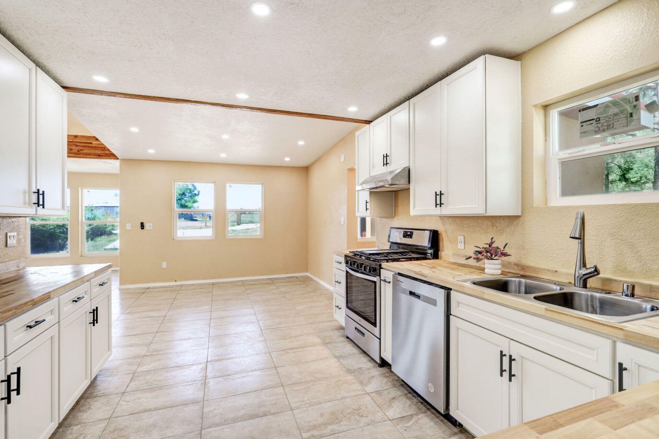 Edgewood, New Mexico, 87015, United States, 4 Bedrooms Bedrooms, ,2 BathroomsBathrooms,Residential,For Sale,1868878