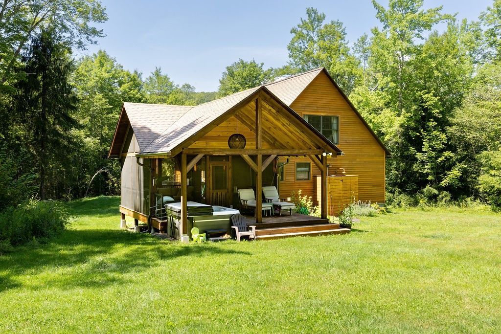 New Kingston, New York, 12459, United States, 3 Bedrooms Bedrooms, ,2 BathroomsBathrooms,Residential,For Sale,1907785