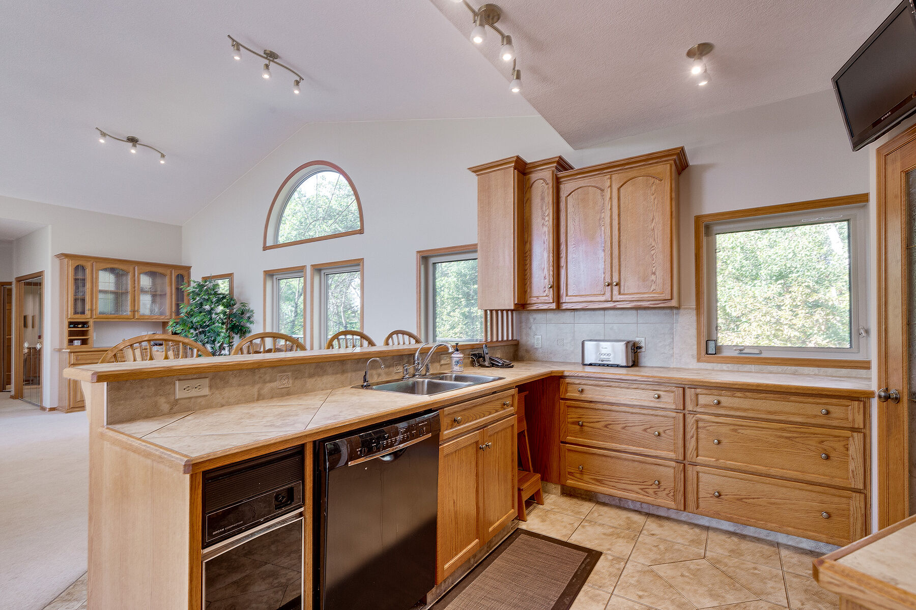  602 Pheasant Close - 物件實景