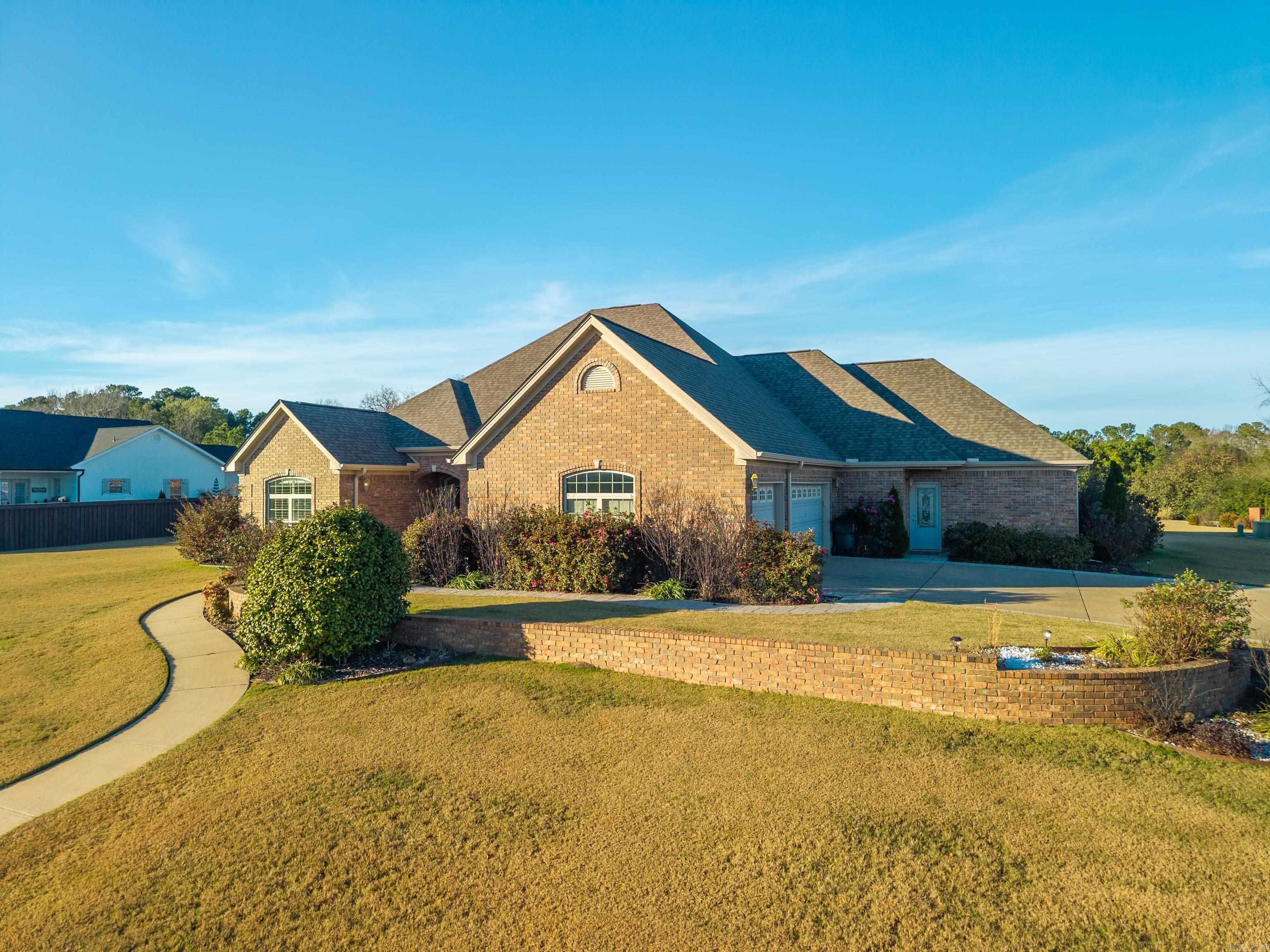 Hot Springs, Arkansas, 71913, United States, 4 Bedrooms Bedrooms, ,3 BathroomsBathrooms,Residential,For Sale,2006318