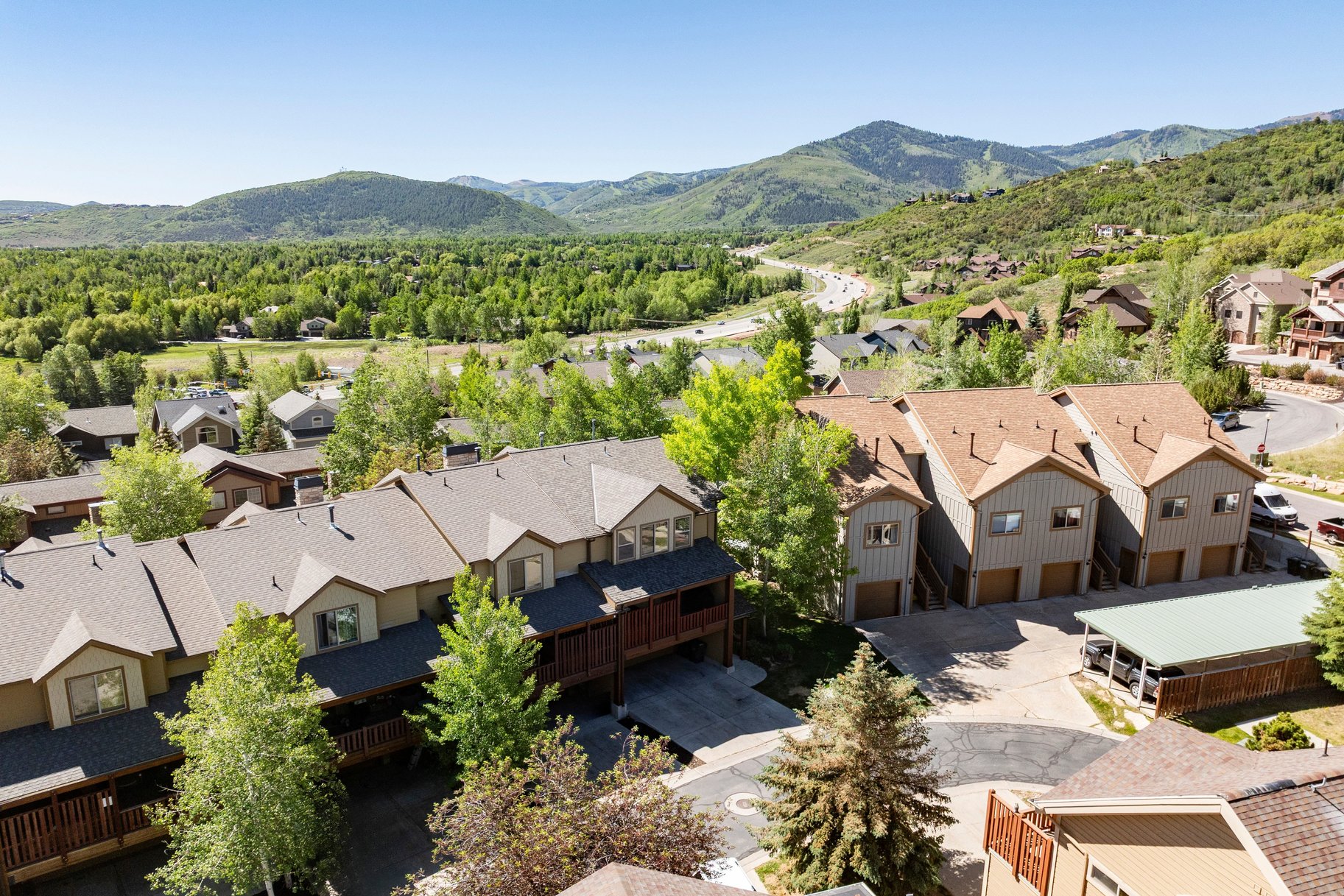  4-bedroom townhome in the Highly Desired Bear Hollow Community - 物件實景