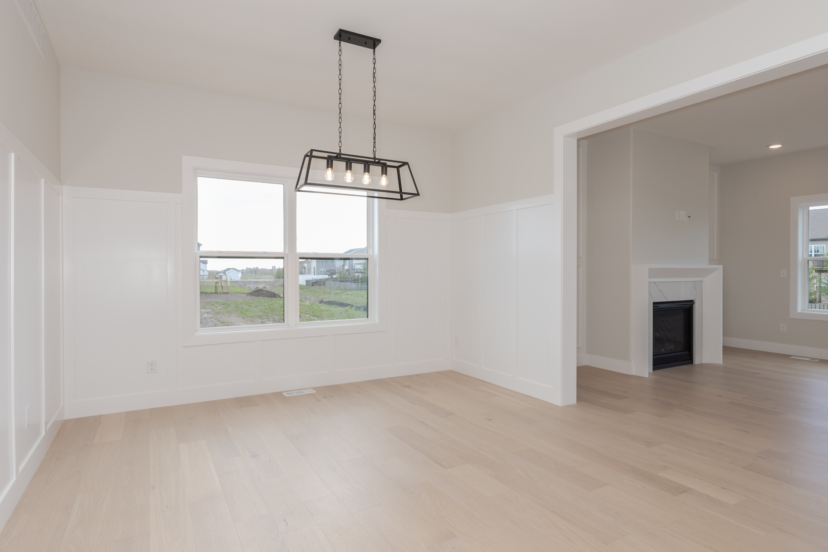 Bloomington, Illinois, 61705, United States, 4 Bedrooms Bedrooms, ,4 BathroomsBathrooms,Residential,For Sale,1957055