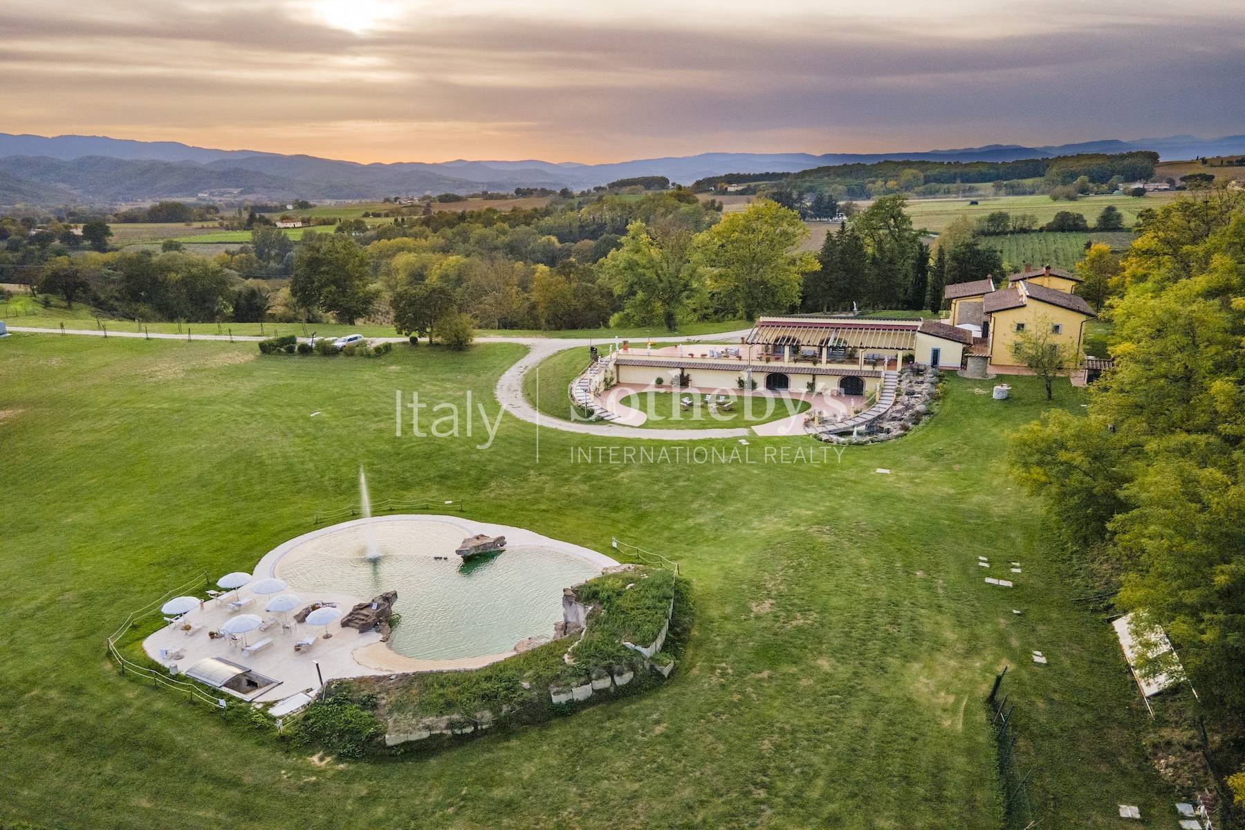  Prestigious Villa with Pool and Park in Mugello - 物件實景