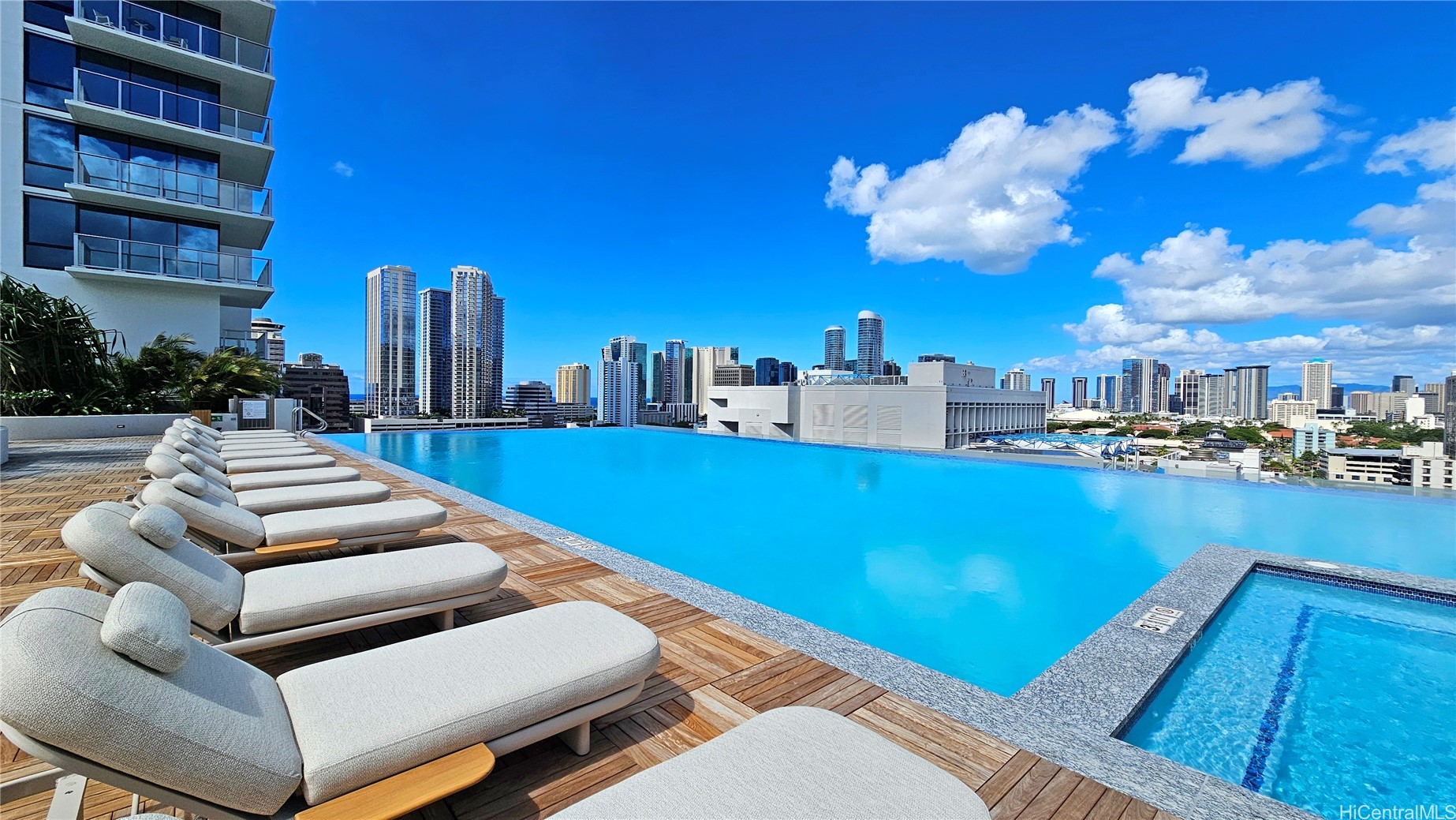 Honolulu, Hawaii, 96814, United States, ,1 BathroomBathrooms,Residential,For Sale,1989075