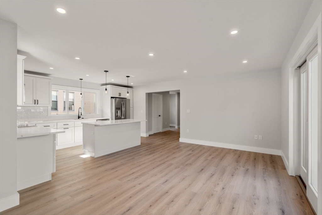 Gloucester, Massachusetts, 01930, United States, 2 Bedrooms Bedrooms, ,2 BathroomsBathrooms,Residential,For Sale,1916959