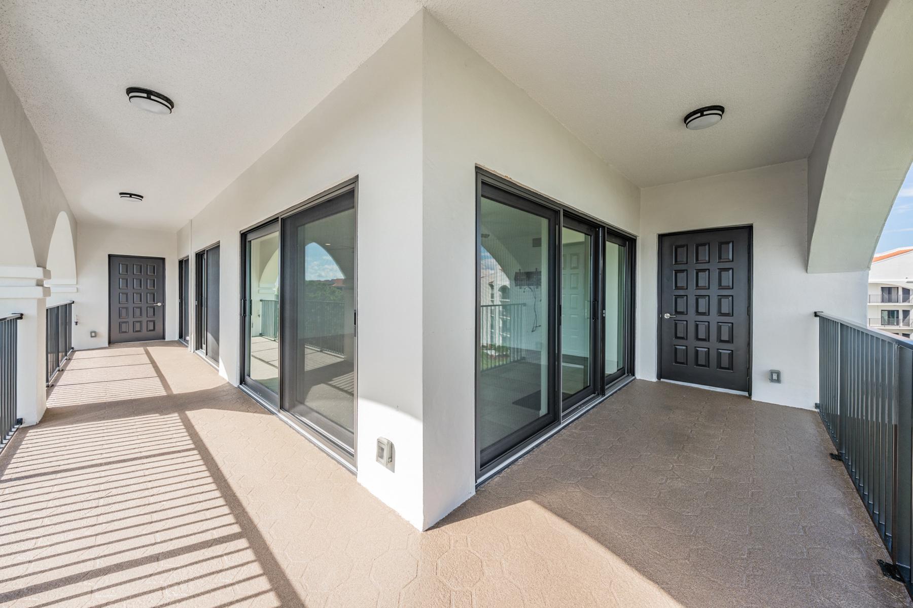 Tarpon Springs, Florida, 34689, United States, 4 Bedrooms Bedrooms, ,4 BathroomsBathrooms,Residential,For Sale,1863560