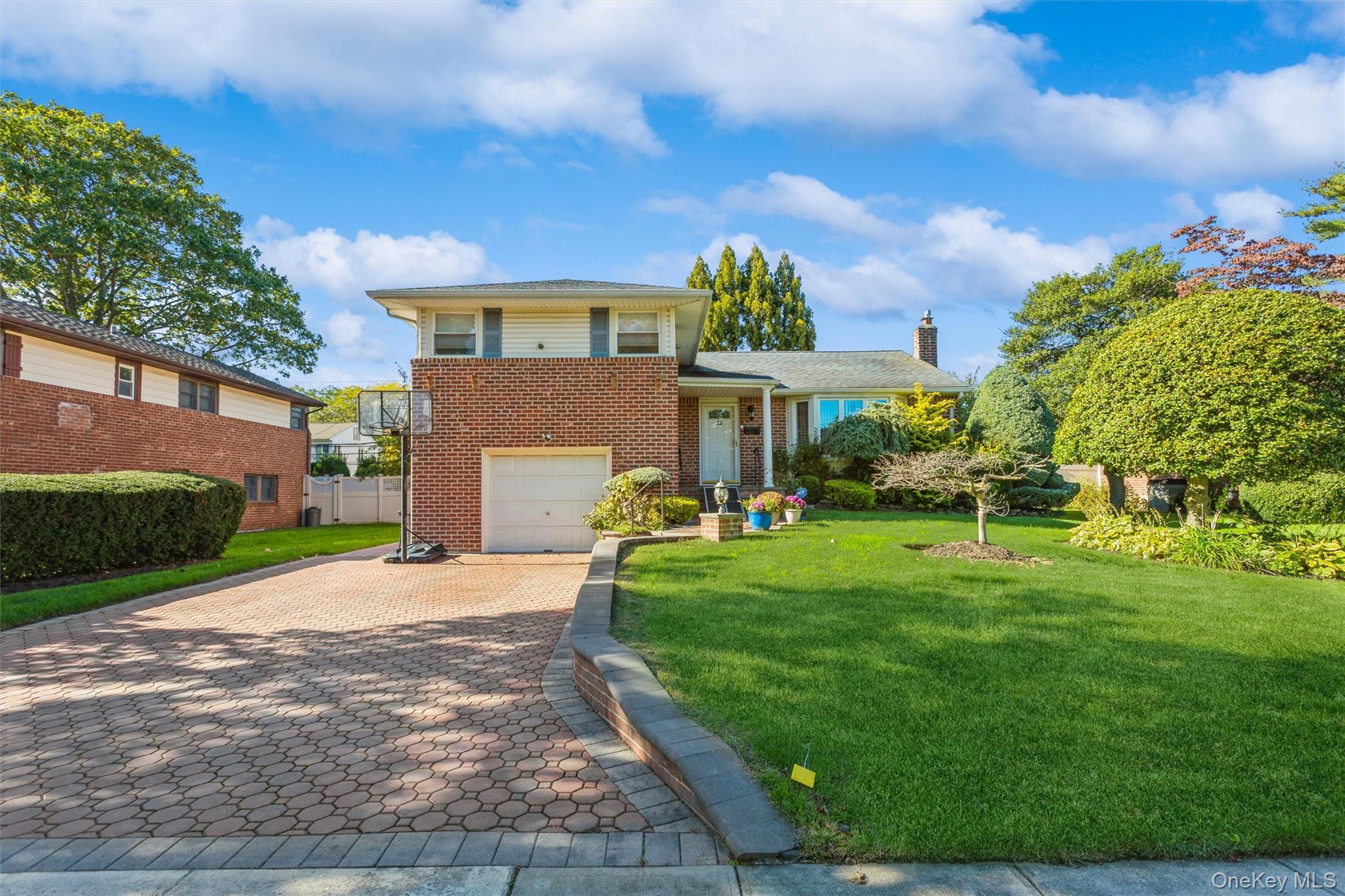 Jericho, New York, 11590, United States, 3 Bedrooms Bedrooms, ,3 BathroomsBathrooms,Residential,For Sale,1960568