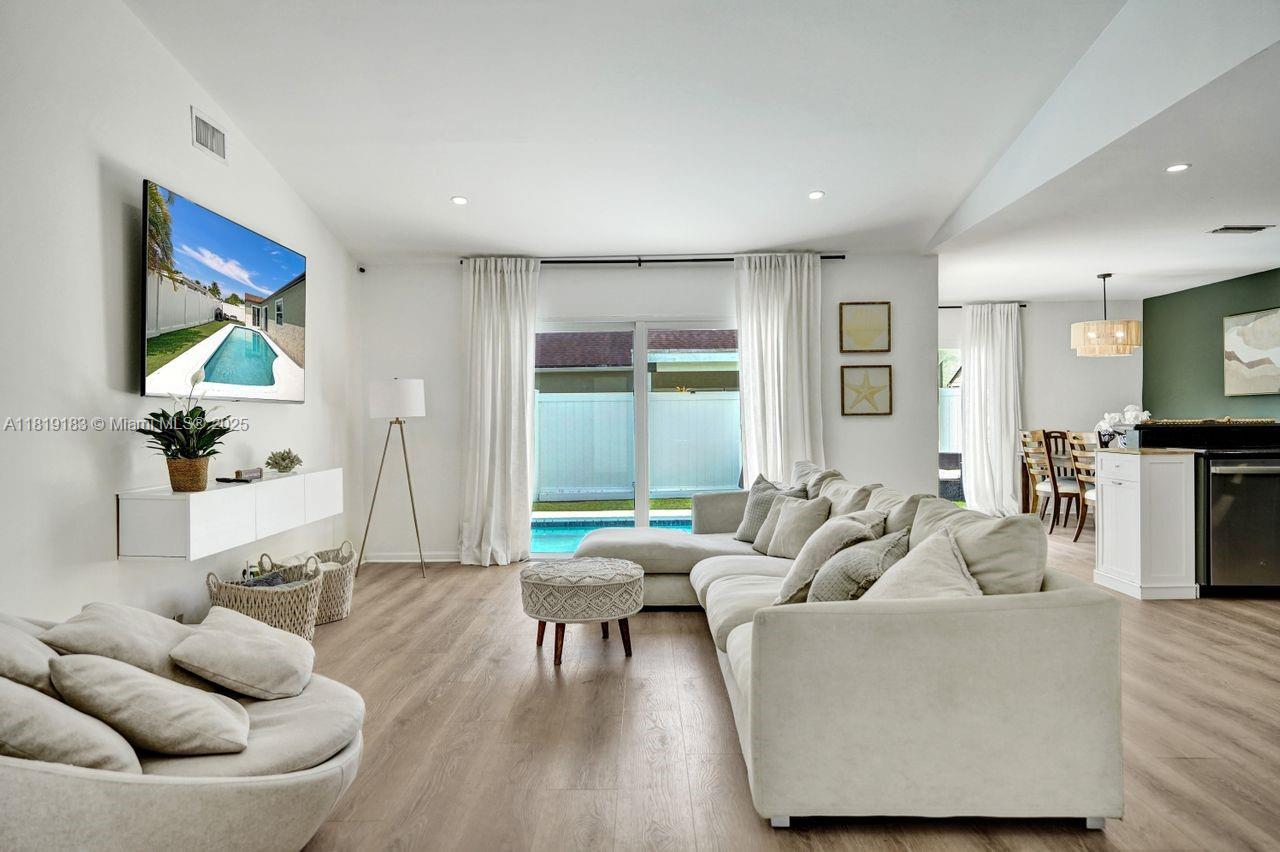 Boca Raton, Florida, 33496, United States, 3 Bedrooms Bedrooms, ,2 BathroomsBathrooms,Residential,For Sale,1850264