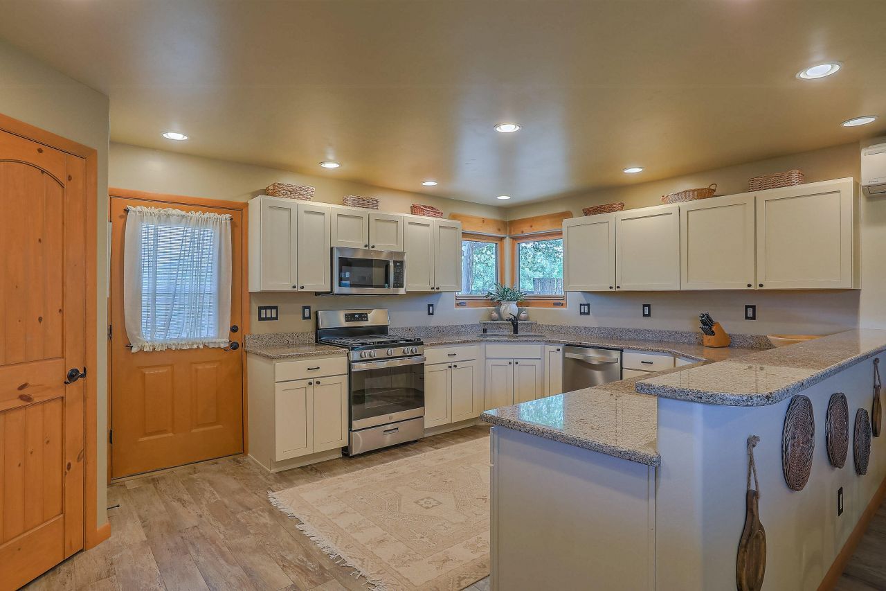 Corrales, New Mexico, 87048, United States, 2 Bedrooms Bedrooms, ,3 BathroomsBathrooms,Residential,For Sale,1838092