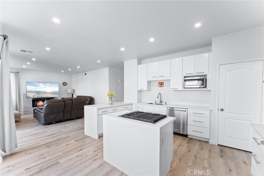 Laguna Hills, California, 92653, United States, 4 Bedrooms Bedrooms, ,3 BathroomsBathrooms,Residential,For Sale,1987832