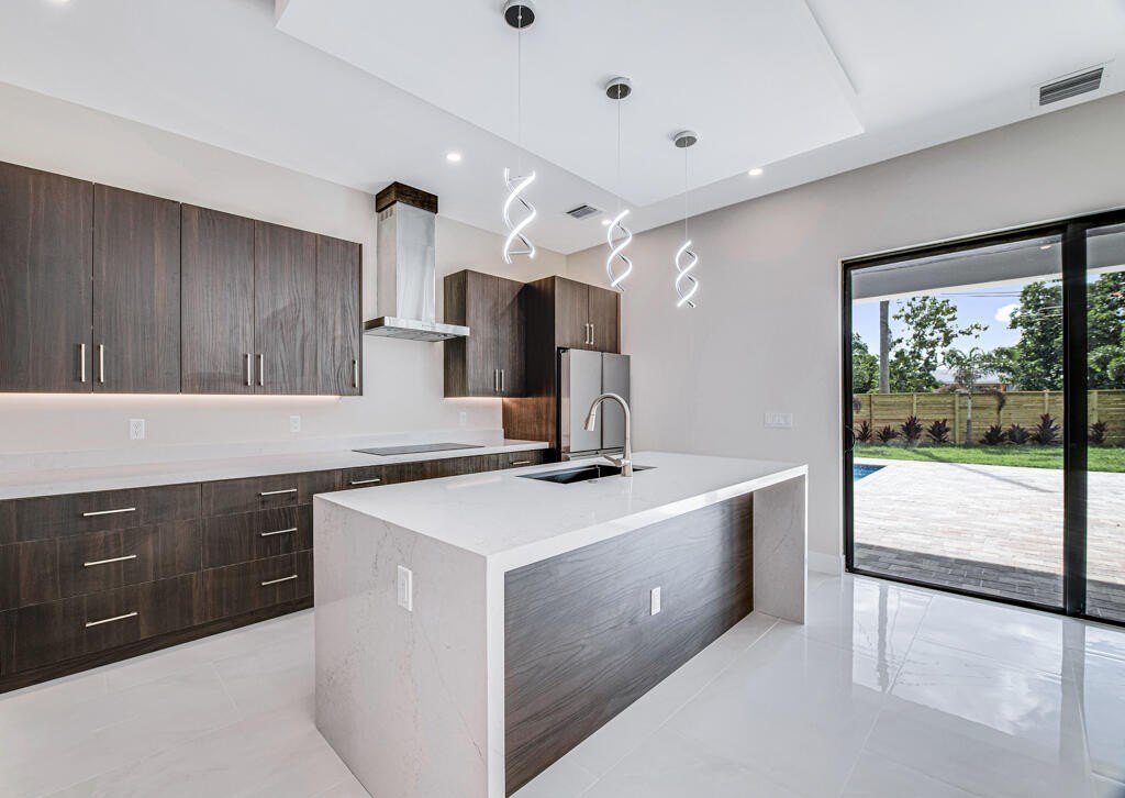 Palm Springs, Florida, 33461, United States, 4 Bedrooms Bedrooms, ,5 BathroomsBathrooms,Residential,For Sale,1835597