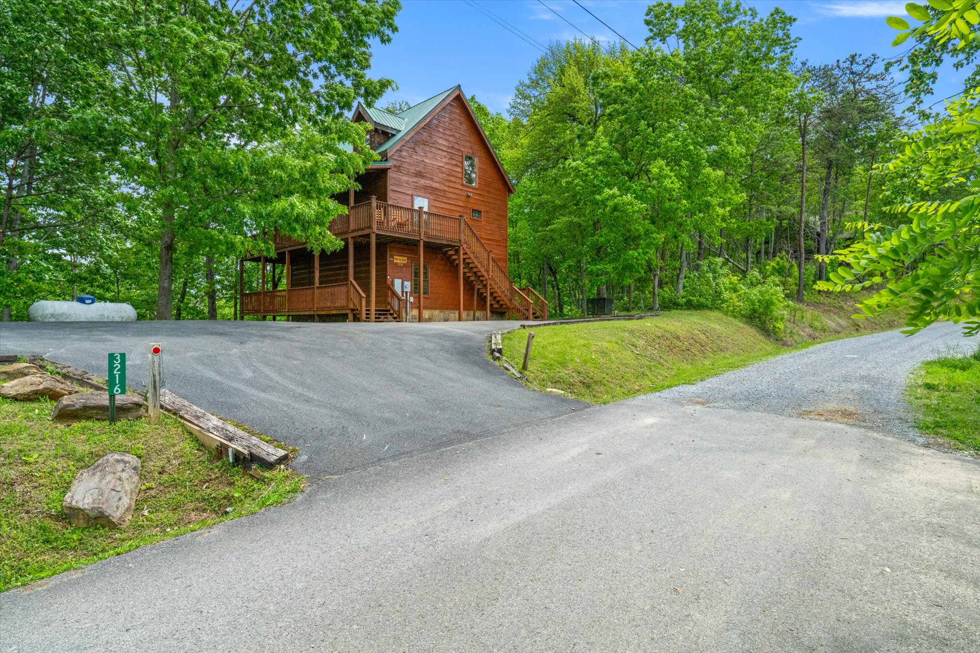 Sevierville, Tennessee, 37862, United States, 3 Bedrooms Bedrooms, ,3 BathroomsBathrooms,Residential,For Sale,1920301