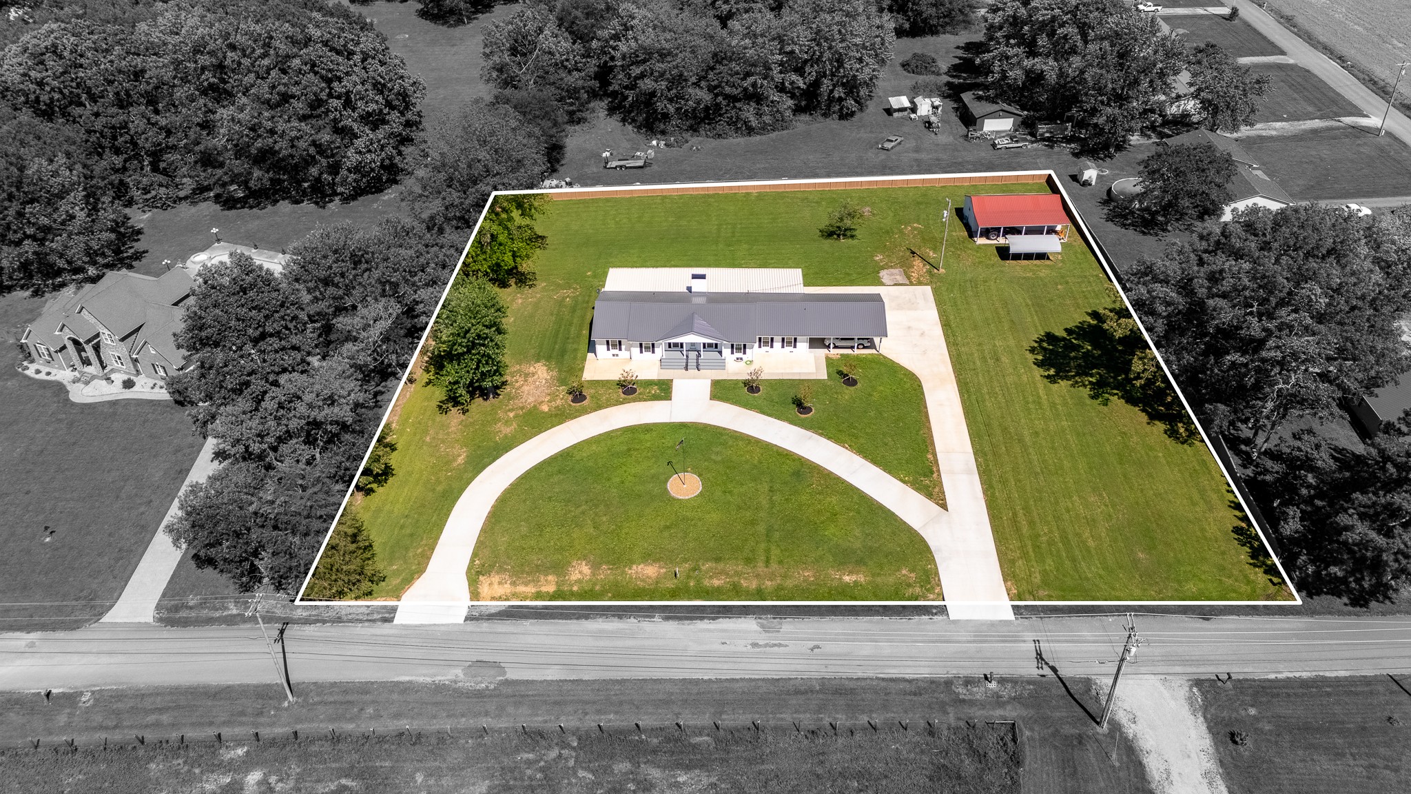 Lawrenceburg, Tennessee, 38464, United States, 3 Bedrooms Bedrooms, ,2 BathroomsBathrooms,Residential,For Sale,1828179