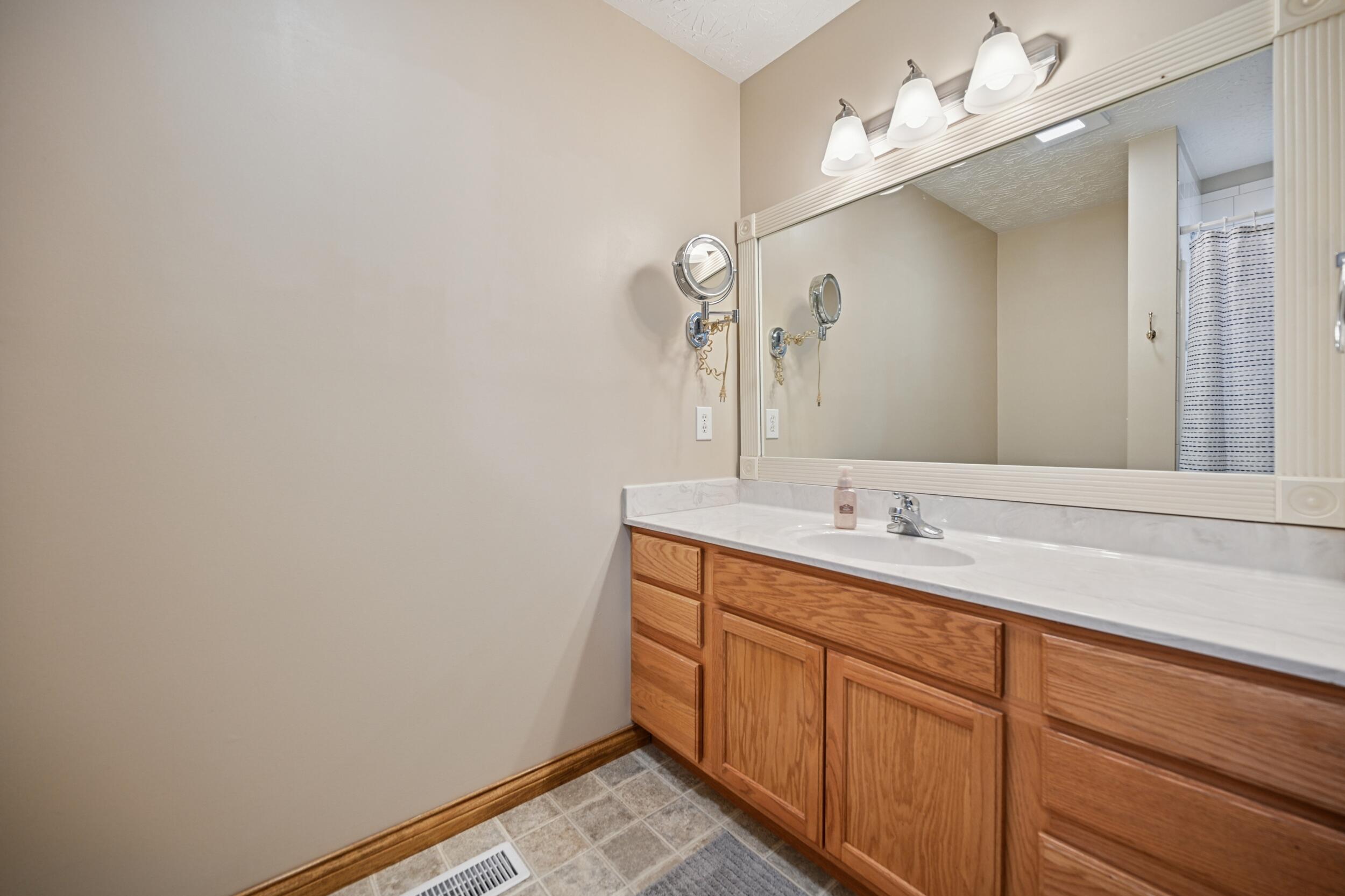 Burlington, Kentucky, 41005, United States, 3 Bedrooms Bedrooms, ,2 BathroomsBathrooms,Residential,For Sale,1989647