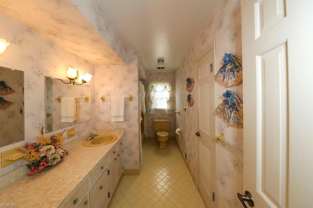 Virginia Beach, Virginia, 23464, United States, 5 Bedrooms Bedrooms, ,3 BathroomsBathrooms,Residential,For Sale,1996742
