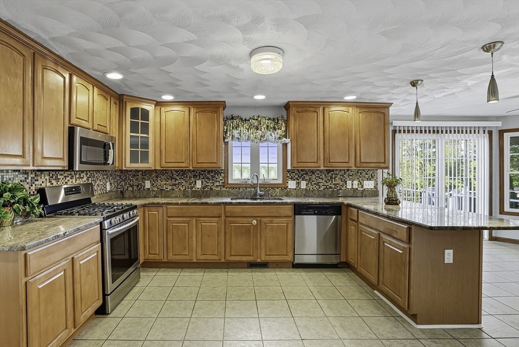 Worcester, Massachusetts, 01606, United States, 4 Bedrooms Bedrooms, ,3 BathroomsBathrooms,Residential,For Sale,2012062