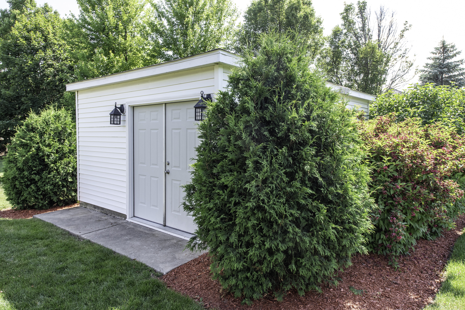 Lindenhurst, Illinois, 60046, United States, 5 Bedrooms Bedrooms, ,3 BathroomsBathrooms,Residential,For Sale,1971263