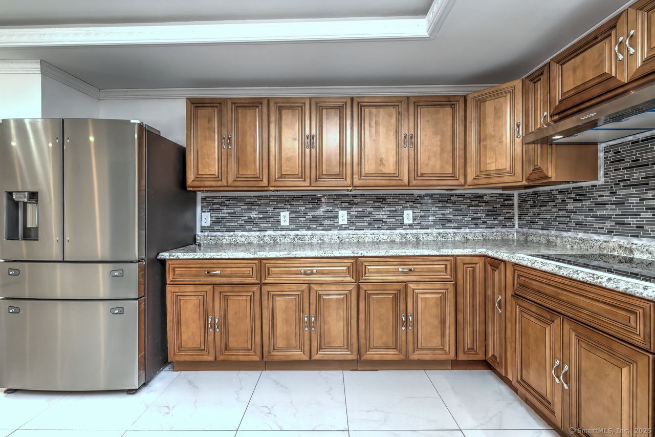 Milford, Connecticut, 06461, United States, 5 Bedrooms Bedrooms, ,2 BathroomsBathrooms,Residential,For Sale,1949907