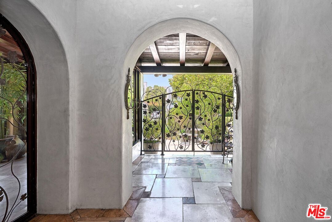 Los Angeles, California, 90004, United States, 4 Bedrooms Bedrooms, ,3 BathroomsBathrooms,Residential,For Sale,1876401