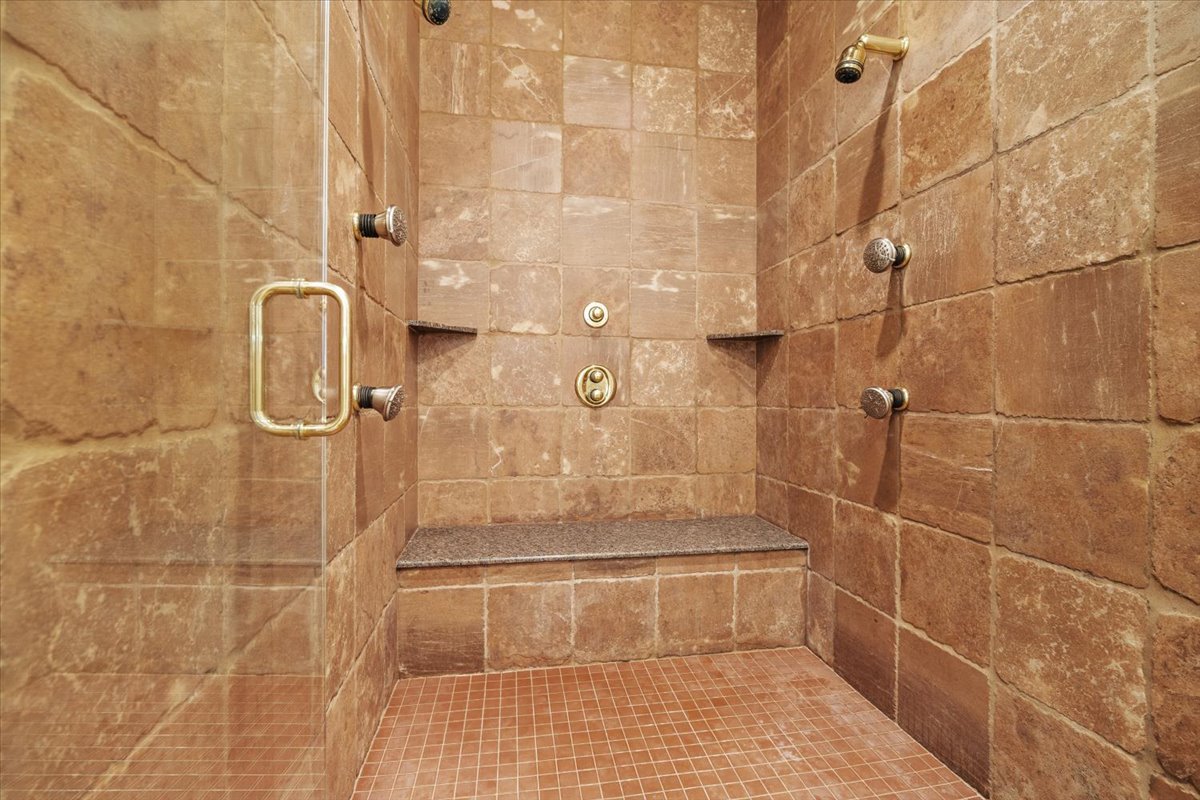 Bloomington, Illinois, 61704, United States, 4 Bedrooms Bedrooms, ,7 BathroomsBathrooms,Residential,For Sale,1941288