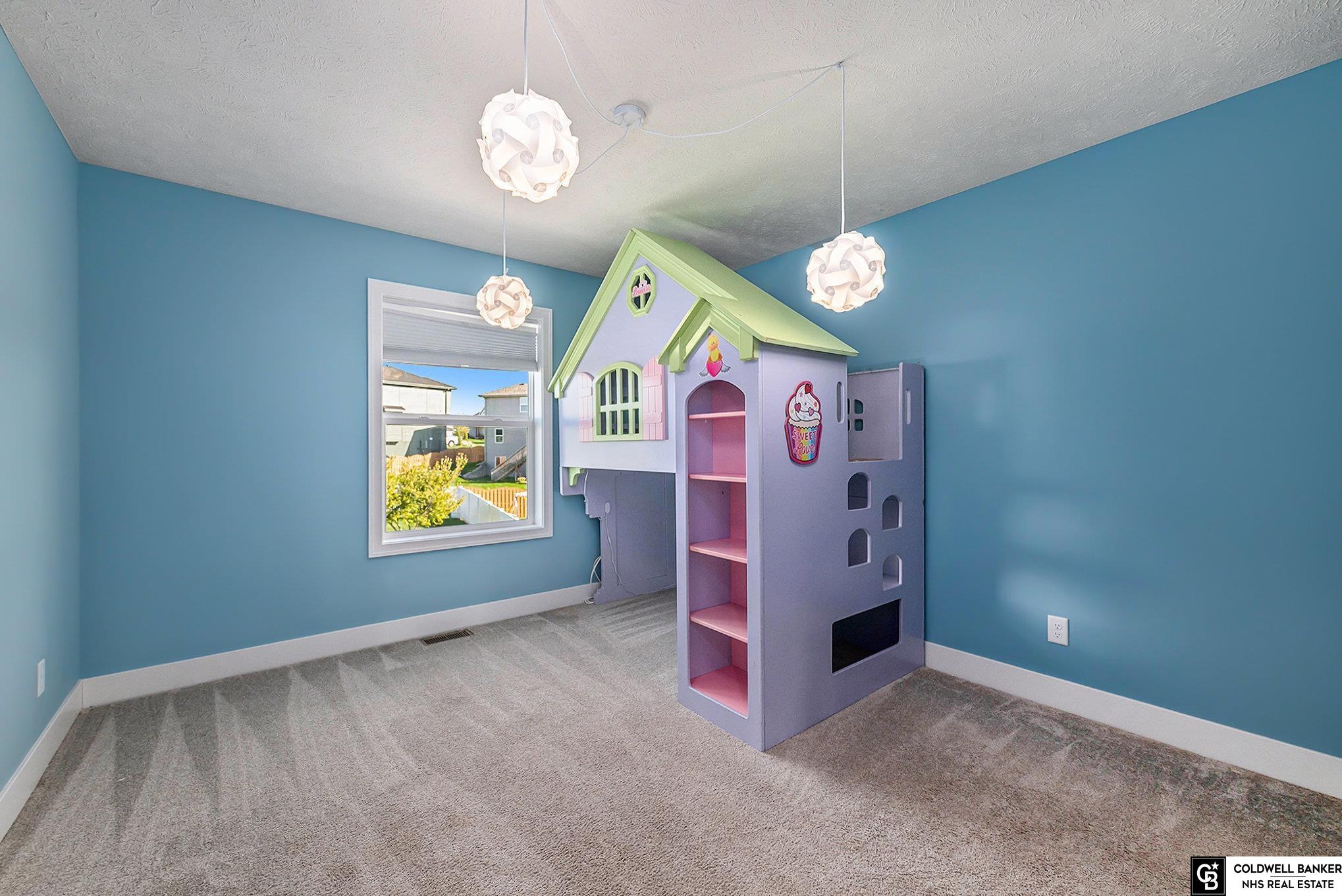 Bennington, Nebraska, 68007, United States, 6 Bedrooms Bedrooms, ,4 BathroomsBathrooms,Residential,For Sale,1969201