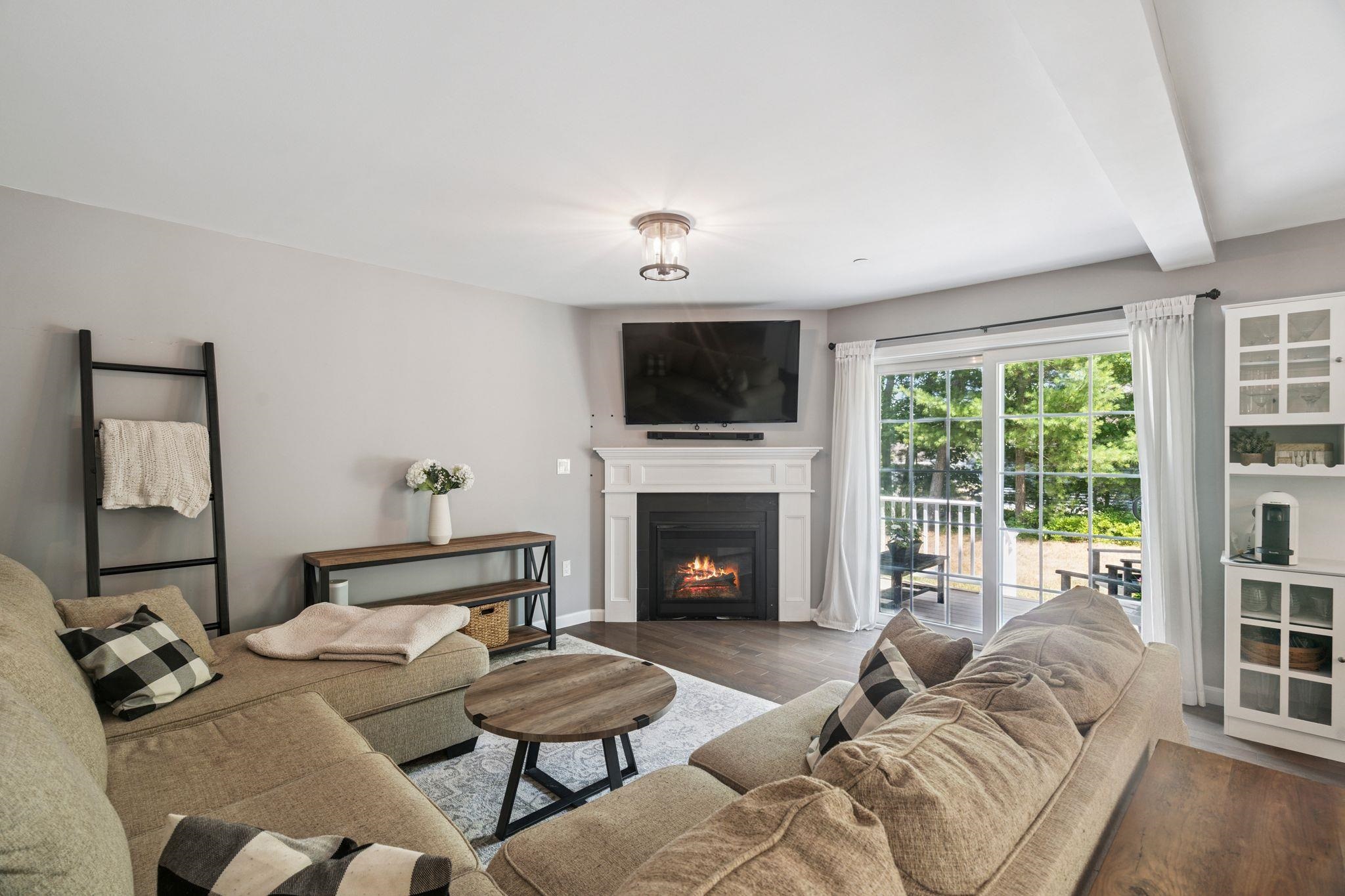 Manchester, New Hampshire, 03102, United States, 3 Bedrooms Bedrooms, ,2 BathroomsBathrooms,Residential,For Sale,1940953